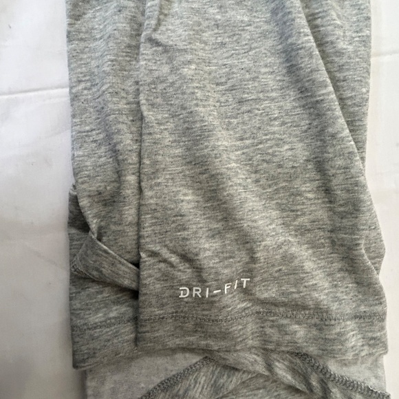 Nike Tee Dri-Fit Athletic Fit Gray Performance Sideline On Field Hoodie - Picture 8 of 8